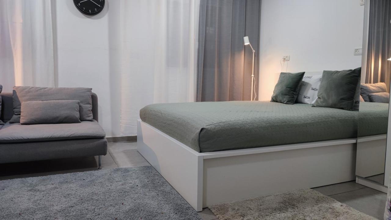 Studio Apartment 12 Minutes From Bahai'S Garden Хайфа Екстериор снимка