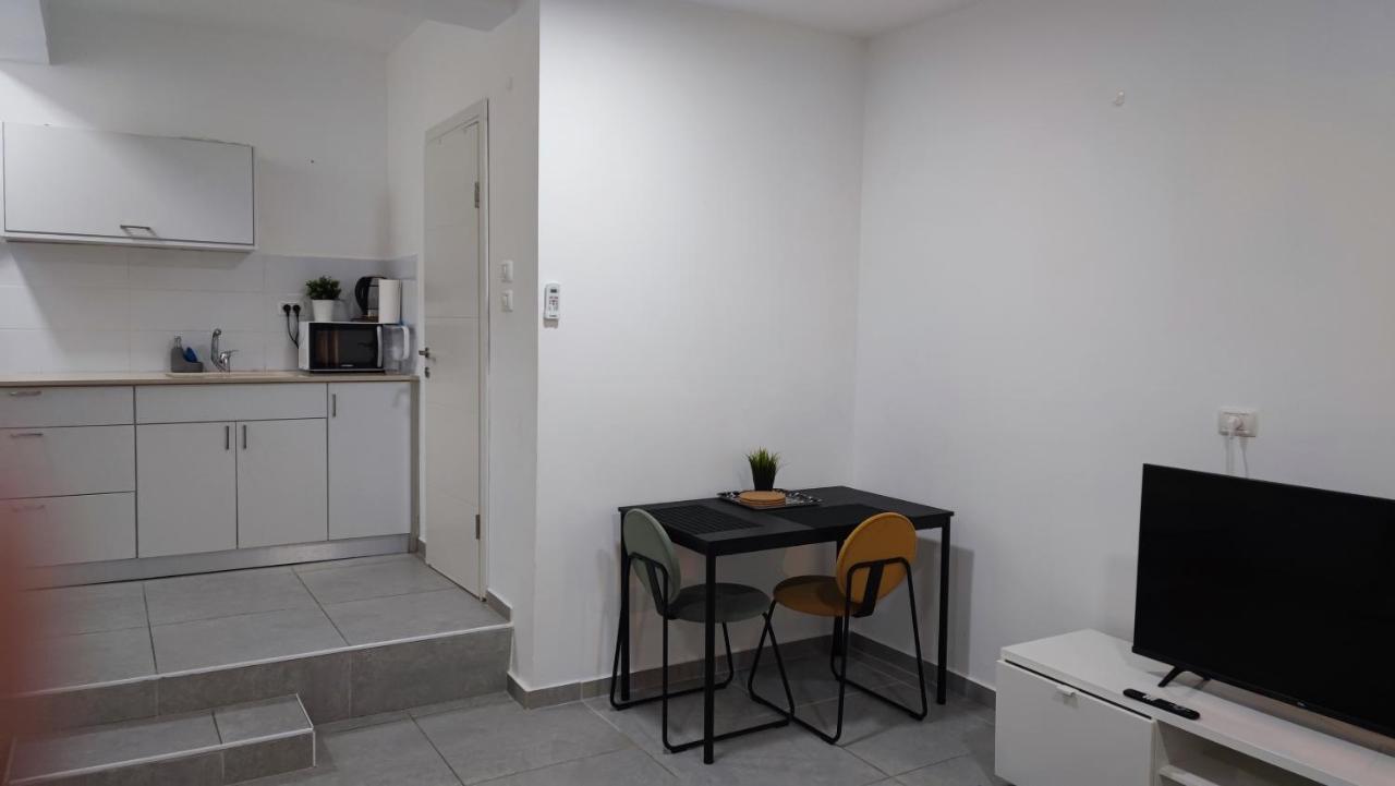 Studio Apartment 12 Minutes From Bahai'S Garden Хайфа Екстериор снимка